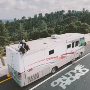 Llona – On The Road (Album) Artwork